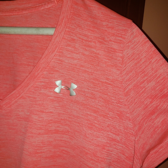 Under Armor v-neck - Picture 2 of 3